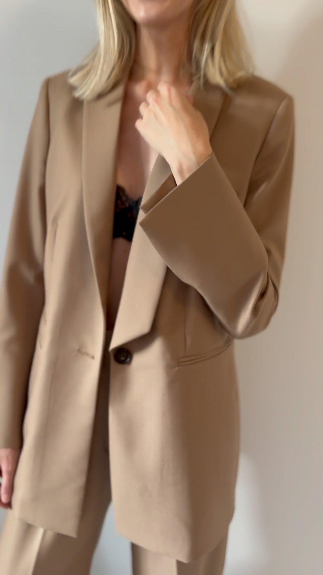 Hosenanzug für Damen in modernen Braun