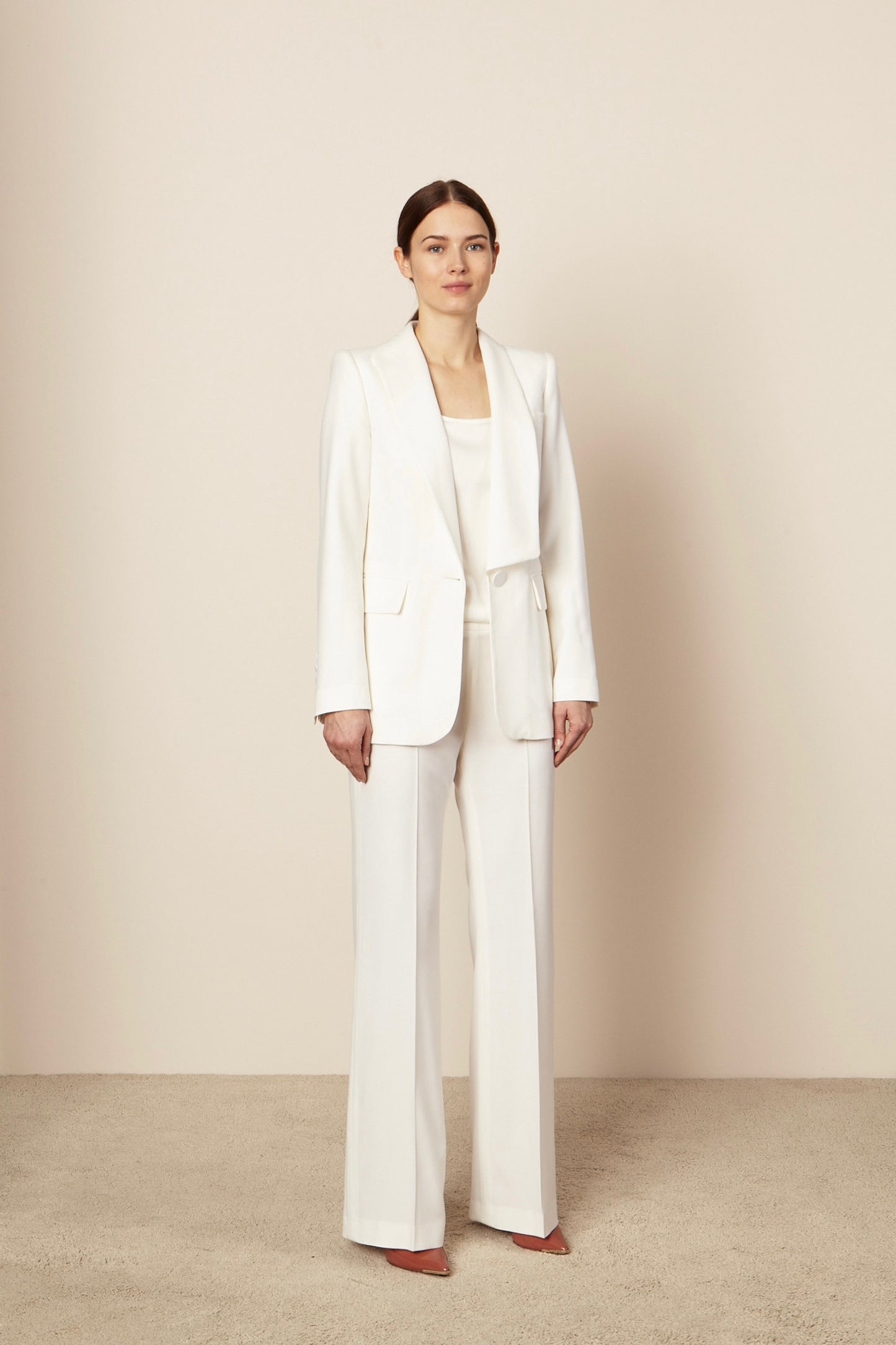 Damen-Hosenanzug in Weiß mit Blazer und ausgestellter Hose