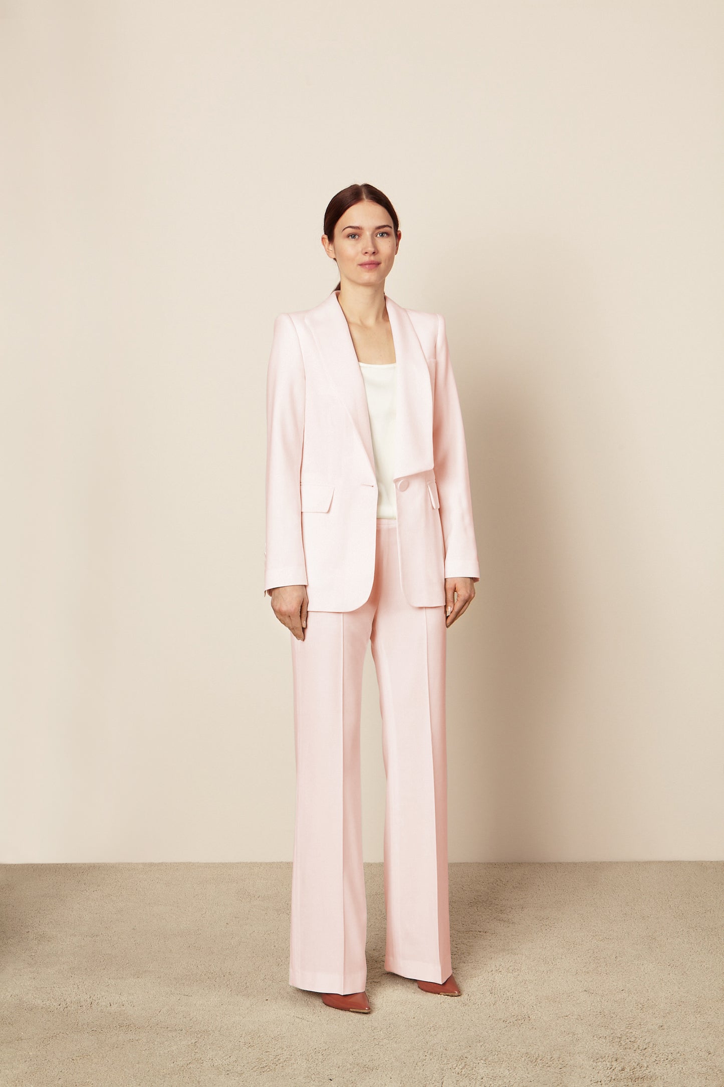 Damen-Hosenanzug in Rosa mit Blazer und ausgestellter Hose