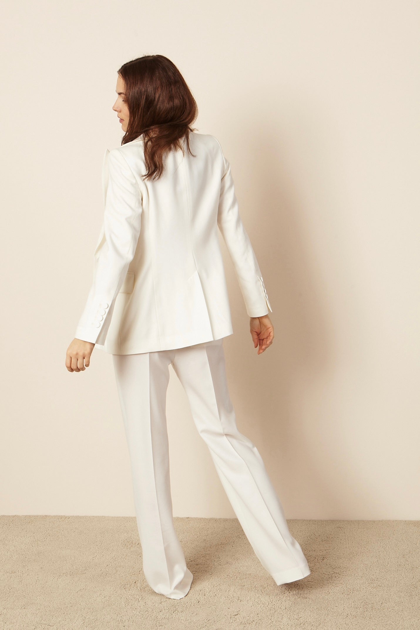 Hosenanzug Damen in Weiß mit tailliertem Blazer für elegant mit spitzem Revers